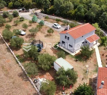 Istra, Peroj, Samostojeća kuća s pomoćnim objektom u srcu prirode - cover