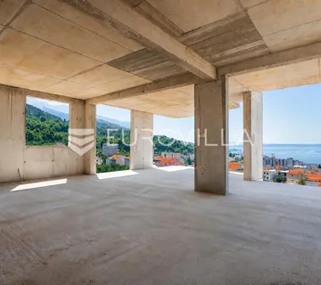 Makarska, Tučepi, trosoban penthouse s panoramskim pogledom na more