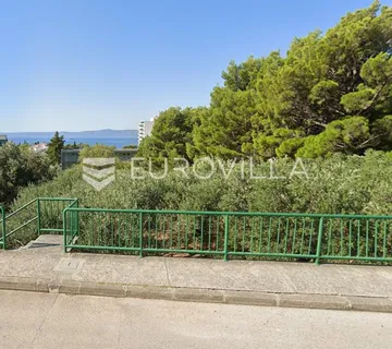Makarska, Tučepi, atraktivno građevinsko zemljište ispod magistrale, površine 1800 m² - cover