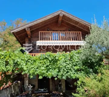 Istra, Kaštelir, šarmantna drvena kuća 117m2 s pogledom na more - Brnobići, Kaštelir - Labinci