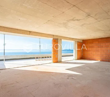 Makarska, trosoban stan s panoramskim pogledom na more i prostranom terasom - cover
