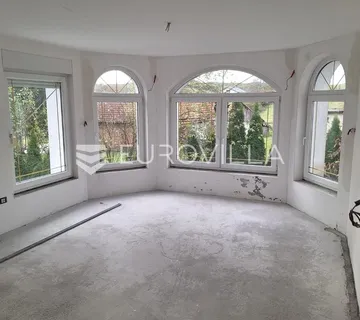Karlovac, Tušilović, kuća 420 m², 3 stana - cover