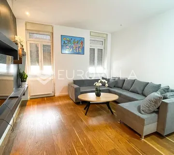 Osijek, Centar, stilski uređen dvosoban stan za najam, 71 m² - cover