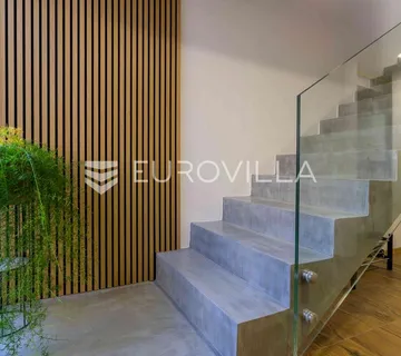 Varaždin, Centar, trosobni stan površine 153,03 m², NOVOGRADNJA