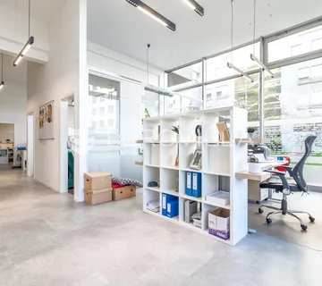 Špansko odličan ulični poslovni prostor lokal 131 m² i 2 garažna mjesta - cover