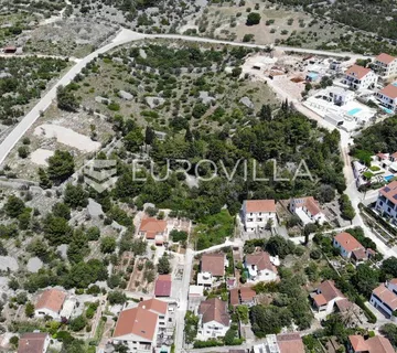 Brač, Milna, investicijska zemljišta blizu mora - cover