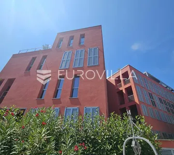 Opatija, Centar, eksluzivan dvosoban stan 75.52 m² s vrtom