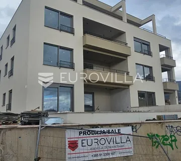 Kaštel Stari luksuzan stan 102,1 m² s velikom terasom - cover