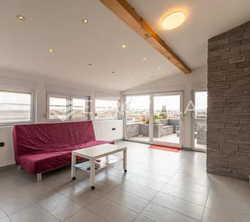 Varaždin, Texas, četverosoban penthouse površine 96,34 m² sa prekrasnom terasom - cover