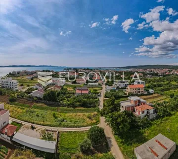 Zadar, Sukošan, građevinsko zemljište s pogledom na more, 50 m od plaže