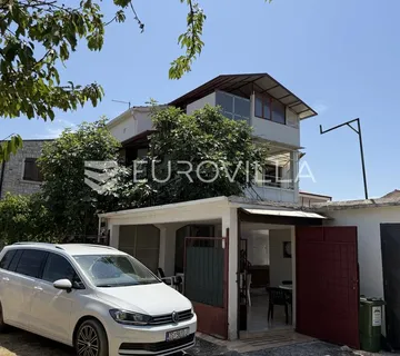 Peroj, Ekskluzivno, Kuća sa tri stambene jedinice - Peroj, Vodnjan