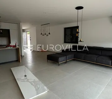 Opatija, Pobri, troetažni stan u novogradnji 269,38 m² - cover