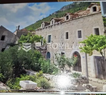 Mljet, Babino Polje, Sršenovići, stara kamena kuća u nizu - Babino Polje, Mljet