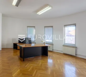 Slavonski Brod, Centar, poslovni prostor 107 m² 50 m² potkrovlje