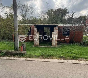 Istra, Krnica, građevinsko zemljište s nedovršenim objektom, 563 m² - Krnica, Marčana