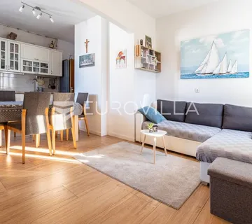 Čiovo, Okrug Gornji, trosoban stan sa studio apartmanom, vrtom i pogledom na more - Okrug Gornji, Okrug