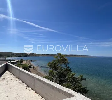 Otok Pag, plaža Perilo, trosoban stan u luksuznoj novogradnji PRVI RED DO MORA - Povljana