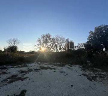 Istra, Medulin, građevinsko zemljište 715 m2