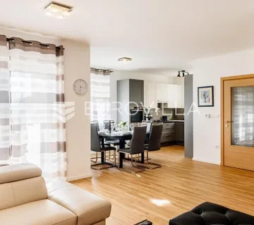 Istra, Galižana, dvojna kuća s bazenom s pogledom na more