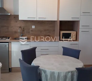 Rogoznica, dva stana nadomak mora