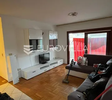 Poreč, trosoban stan sa dvije terase, 71 m²