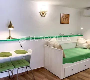 Otok Krk, Baška, predivna kuća s dva apartmana 80m od mora - cover