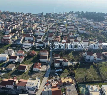 Kaštel Lukšić, funkcionalan uredski prostor na prvom katu - cover