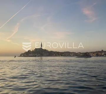 Istra, okolica Rovinja, građevinsko zemljište 708 m² s pogledom na more - cover