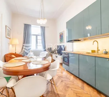 Zagreb, Kačićeva ulica, prekrasan četverosoban stan s balkonom 80 m²