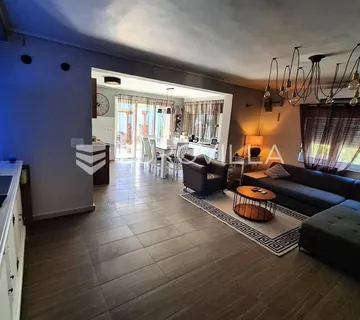 Zadar, Privlaka, moderna kuća sa tri apartmana u blizini mora