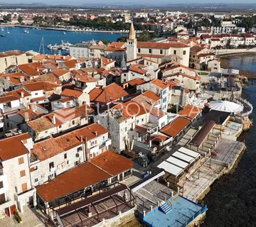 Istra, Umag, Autentična kamena kuća uz more, rijetkost na tržištu