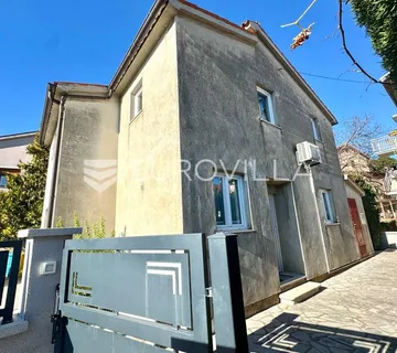 Pula, samostojeća kuća s vrtom u blizini centra - cover