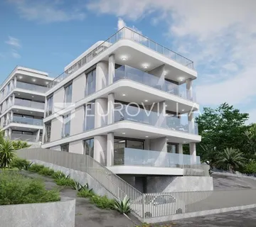 Trogir, dvosoban stan s krovnom terasom, prvi red - cover