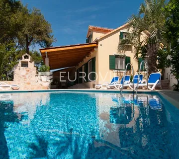 Brač, lijepa mediteranska kuća na jedinstvenoj lokaciji 1.red uz more - Mirca, Supetar