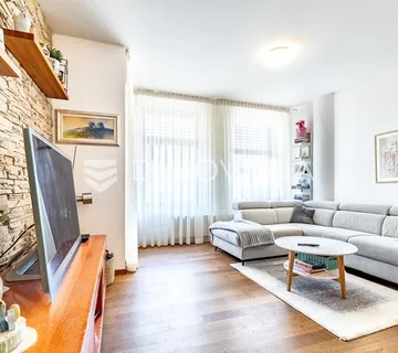 Zagreb, Maksimir, prekrasan trosoban stan, garažno parking mjesto, spremište, 77 m²