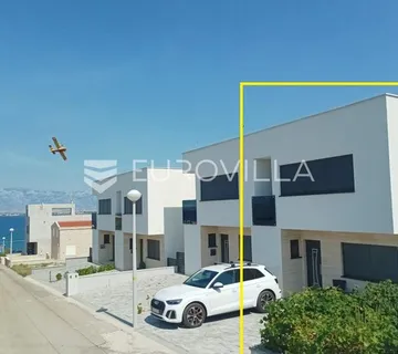 Vir, atraktivan dvoetažni apartman s 3 spavaće sobe i pogledom na more