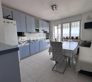 Split, Firule, komforan dvosoban stan s pogledom na more