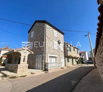 Zadar, Vinjerac, Kamena dalmatinska kuća 111 m², 50m od mora - cover