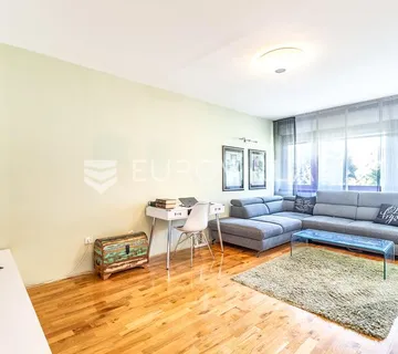 Zagreb, Jarun, dvosoban stan s loggiom, 64 m²