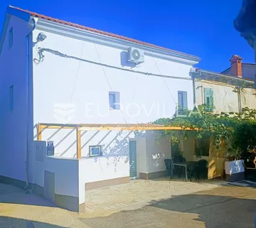 Renovirana kamena kuća u okolici Pule - Valtura, Ližnjan