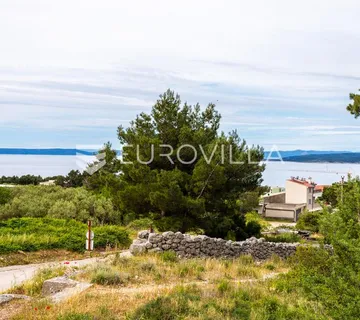 Baška Voda, zemljište s kućom za renovaciju i panoramskim pogledom na more