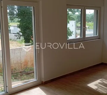 Istra, Medulin, dvosobni stan s vrtom u novogradnji, uporabna dozvola