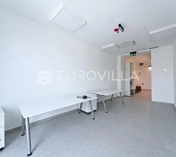 Osijek, Centar, najam poslovnog prostora 50 m² u modernoj poslovnoj zgradi