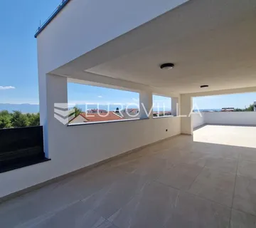 Vir, trosobni apartman s krovnom terasom, pogled na more i okolicu