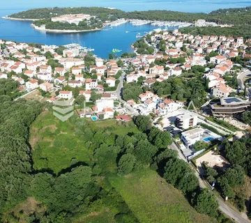 Pula, Pješčana Uvala, lijepa građevinska parcela 756 m² okružena zelenilom, 350 m od mora - Pješčana uvala, Medulin