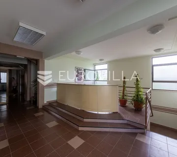 Osijek, Centar, Zakup, Opremljena poslovna zgrada 150 m2 - Gornji grad / Centar