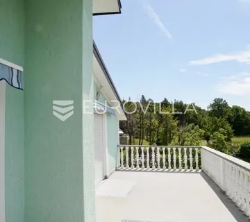 Saršoni, etaža obiteljske kuće stambene površine od 109 m² s garažom - cover