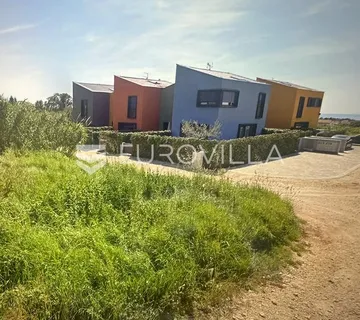 Poreč, moderna kuća u nizu A5 s vrtom i bazenom, 120 m²