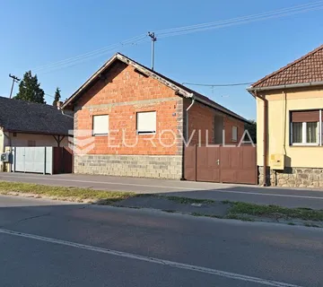 Valpovo, prodaje se obiteljska kuća s dodatnim stambenim objektom u dvorištu