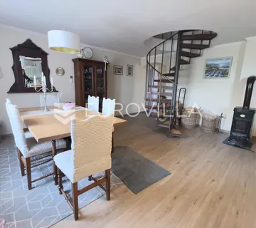 Istra, Novigrad okolica, šarmantan prostrani stan sa terasom, vrtom i malim odvojenim apartmanom - Bužinija